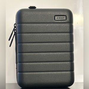 Away travel mini case in forest green.